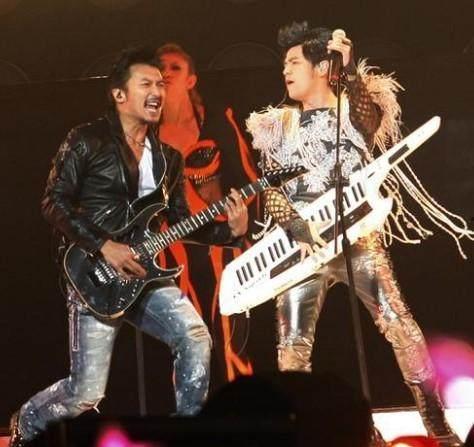 砸吉他明星,砸吉他明星的叛逆瞬间