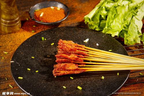 网红烤小肉串图片,香气四溢，美味诱人的街头小吃