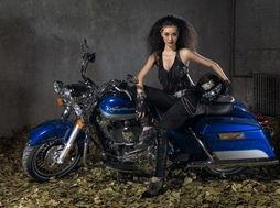 香港明星与机车合影,香港明星风采与机车共舞瞬间