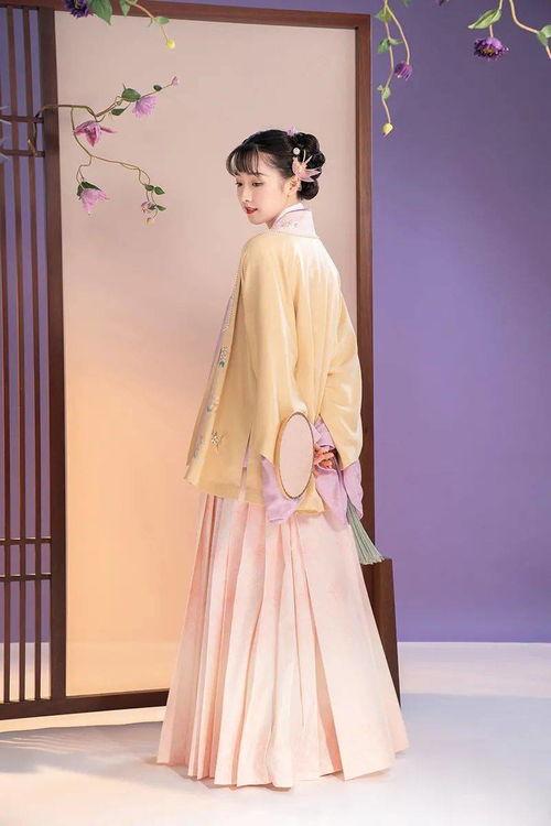 明星大襟袄,大襟袄演绎复古时尚传奇