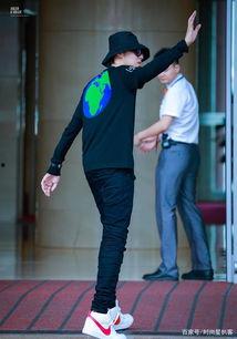 男明星穿紧身裤照片,紧身裤下的风采瞬间