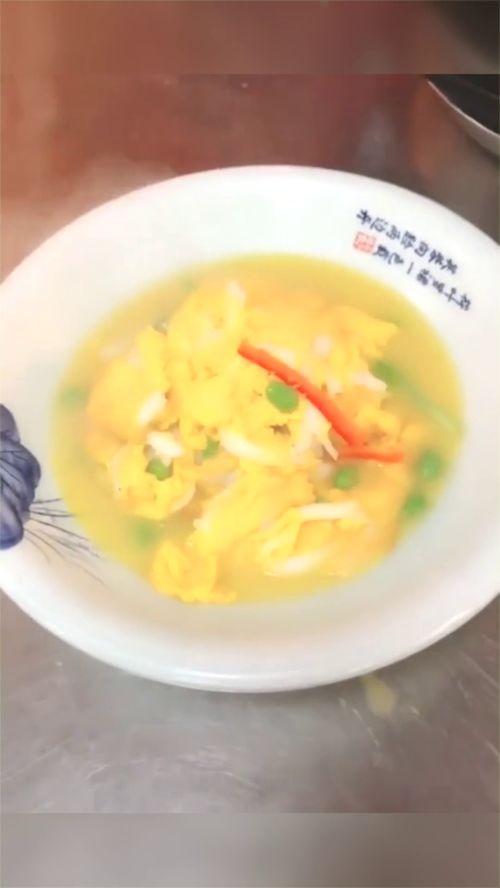 老公吃瓜和老婆吃瓜视频,老公老婆一起吃瓜，欢乐瞬间尽收眼底