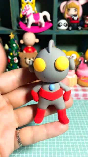 奥特曼吃小蜜瓜